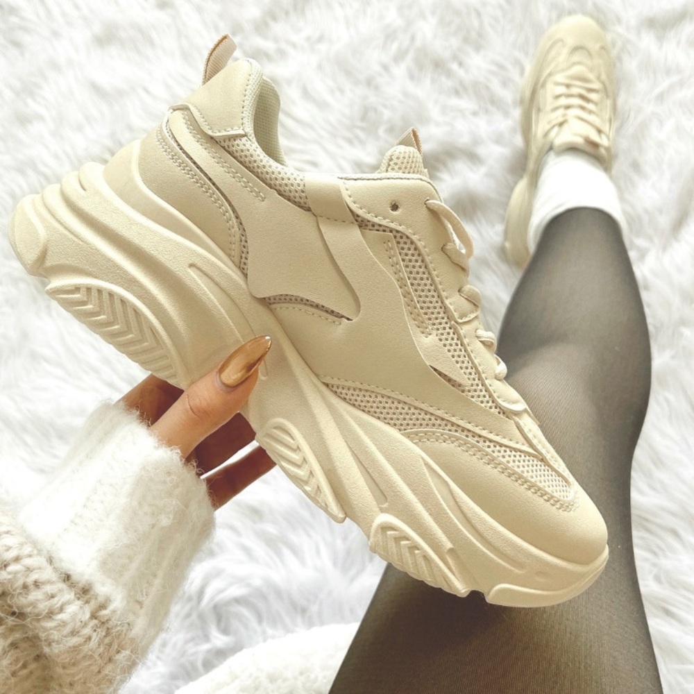 Beige/cream sneakers